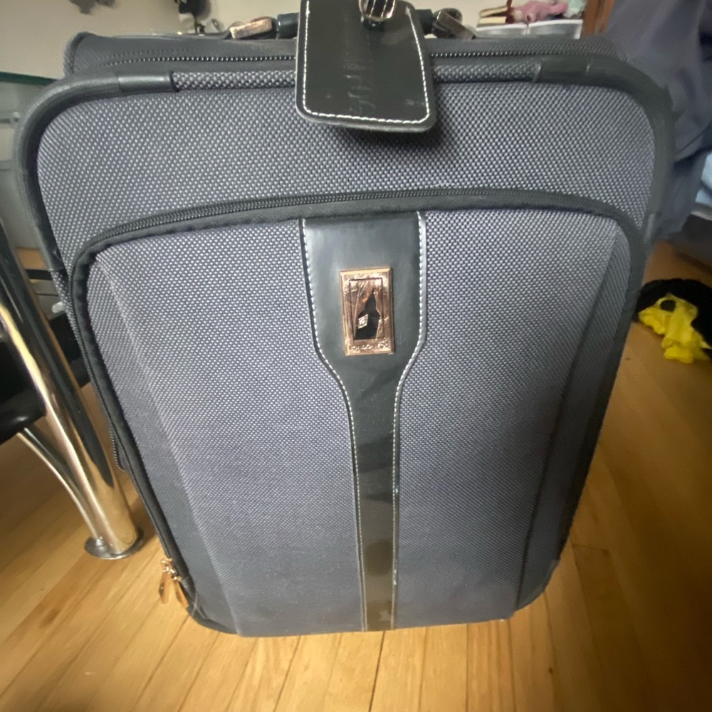 Stylish Black Travel Bag